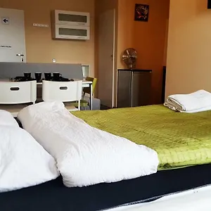 Walk Distance To Mokotow Business Park Apartamento
